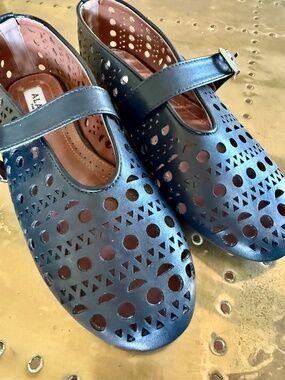 Alaia Vienne laser-cut black ballet flats, size 39